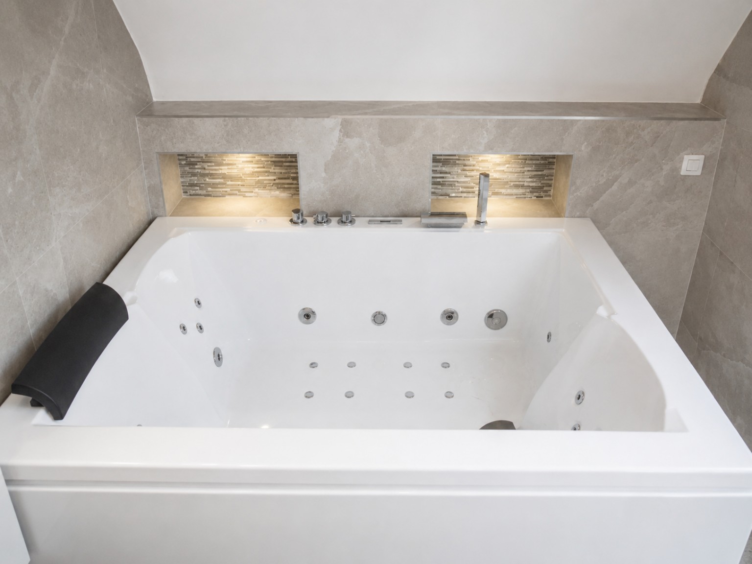 Salle de bain moderne AMZ RENO